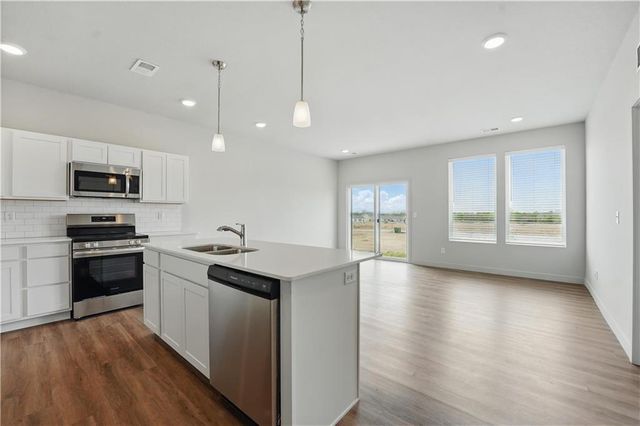 12407 S Acacia Drive, Lee's Summit, MO 64086