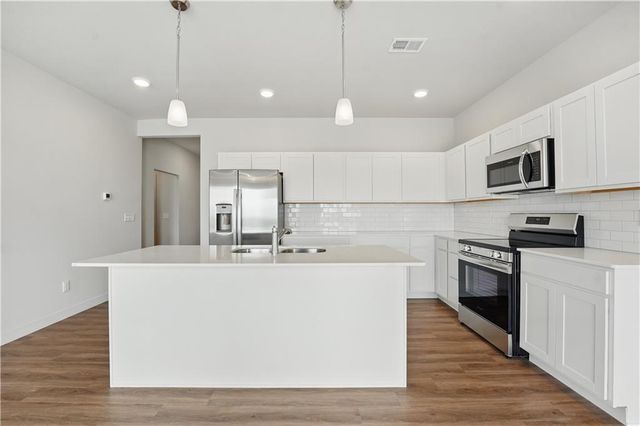 12407 S Acacia Drive, Lee's Summit, MO 64086