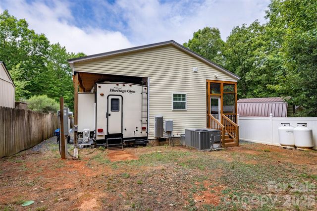 192 Roberts Ridge Road, Mount Gilead, NC 27306