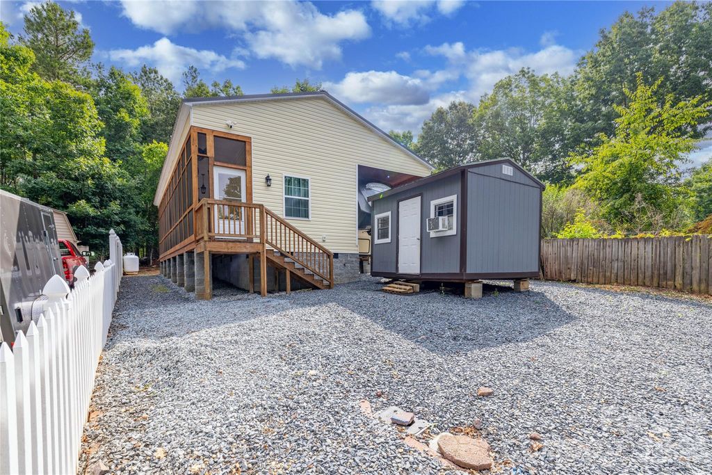 192 Roberts Ridge Road, Mount Gilead, NC 27306