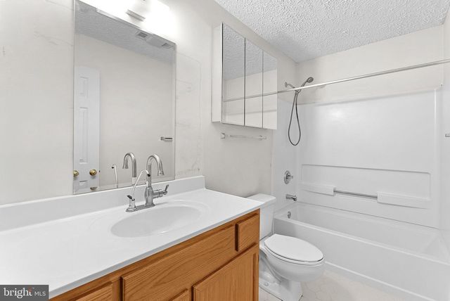 3709 HOWSEN AVE, Fairfax, VA 22030