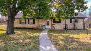 506 E Barton Street, Granbury, TX 76048