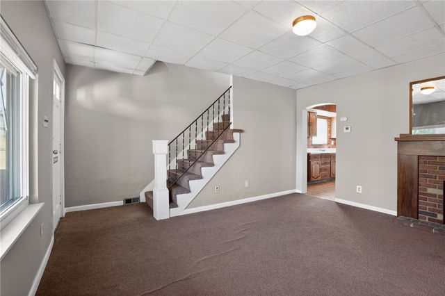 1063 Muldowney Ave, Lincoln Place, PA 15207