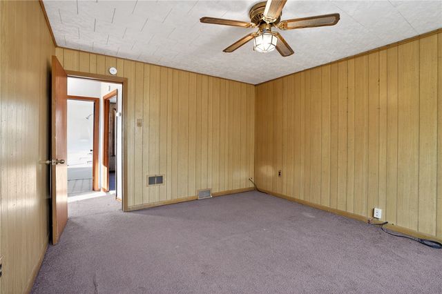 1063 Muldowney Ave, Lincoln Place, PA 15207
