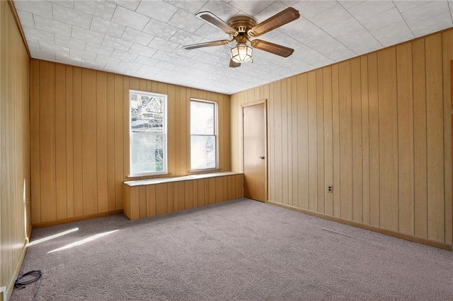 1063 Muldowney Ave, Lincoln Place, PA 15207