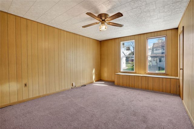 1063 Muldowney Ave, Lincoln Place, PA 15207