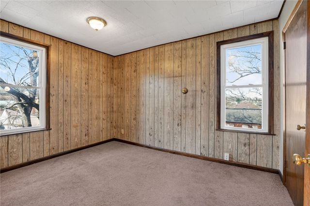 1063 Muldowney Ave, Lincoln Place, PA 15207