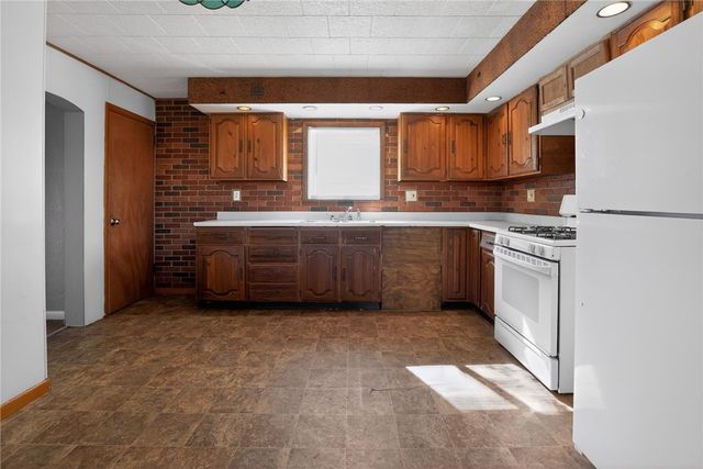 1063 Muldowney Ave, Lincoln Place, PA 15207