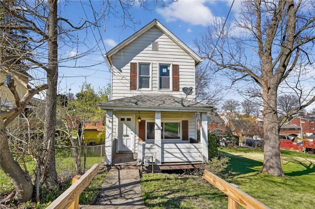 1063 Muldowney Ave, Lincoln Place, PA 15207