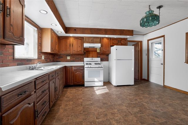 1063 Muldowney Ave, Lincoln Place, PA 15207