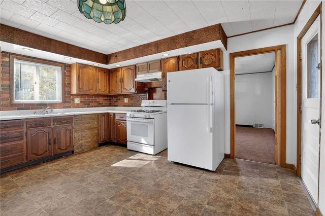 1063 Muldowney Ave, Lincoln Place, PA 15207