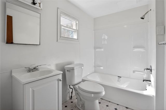 1063 Muldowney Ave, Lincoln Place, PA 15207