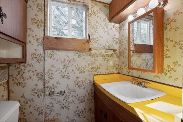 1063 Muldowney Ave, Lincoln Place, PA 15207
