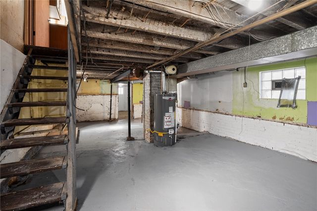 1063 Muldowney Ave, Lincoln Place, PA 15207