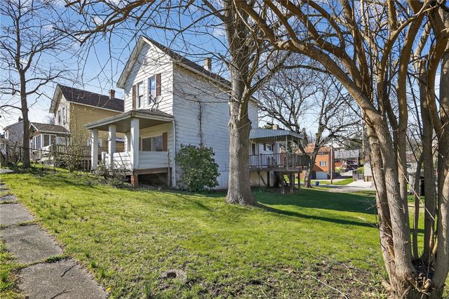 1063 Muldowney Ave, Lincoln Place, PA 15207