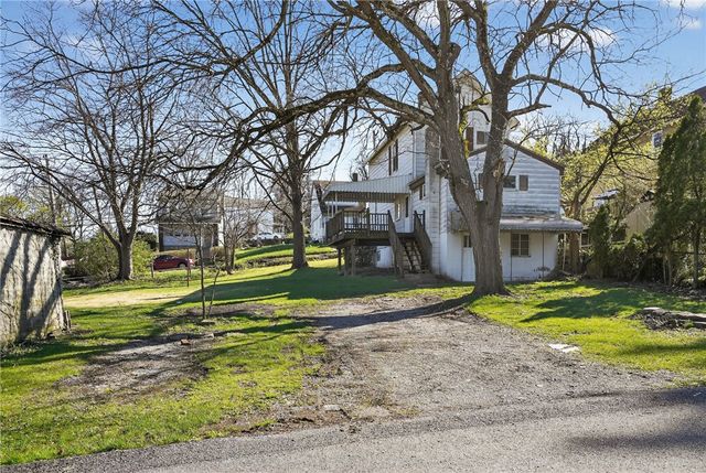 1063 Muldowney Ave, Lincoln Place, PA 15207