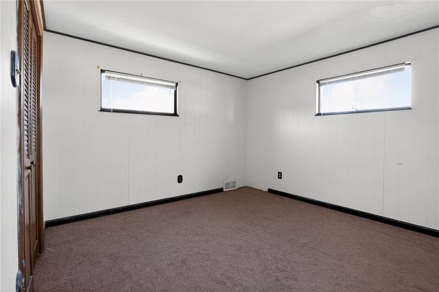 1063 Muldowney Ave, Lincoln Place, PA 15207