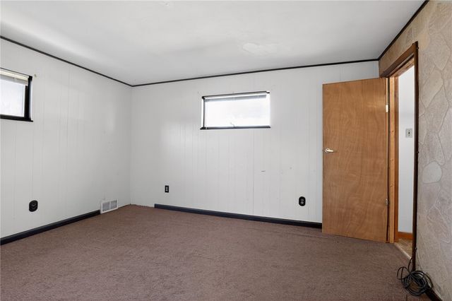 1063 Muldowney Ave, Lincoln Place, PA 15207