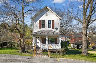 1063 Muldowney Ave, Lincoln Place, PA 15207