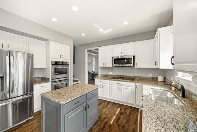 12221 Sinnett Street, Huntley, IL 60142
