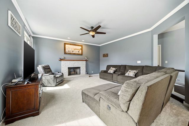 12221 Sinnett Street, Huntley, IL 60142