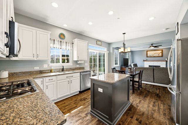 12221 Sinnett Street, Huntley, IL 60142