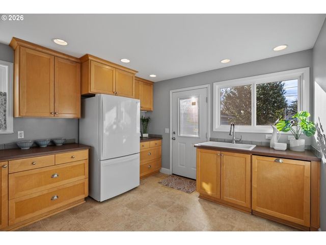 13120 Sw RITA Dr, Beaverton, OR 97005