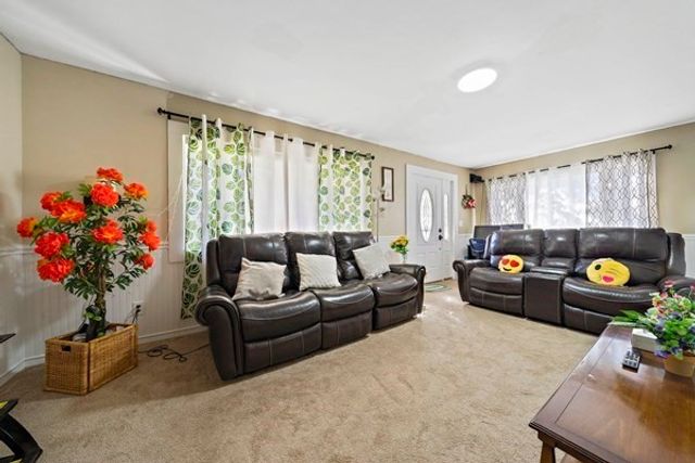 53 West St, Middleboro, MA 02346