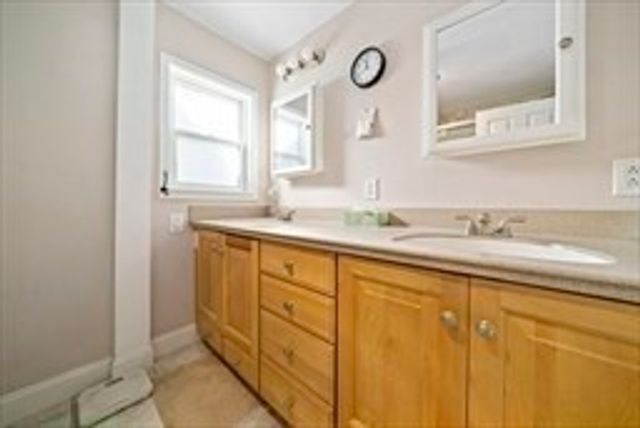 53 West St, Middleboro, MA 02346