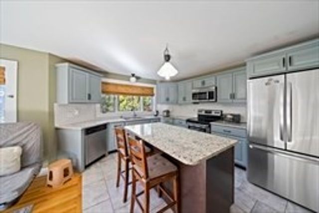 53 West St, Middleboro, MA 02346