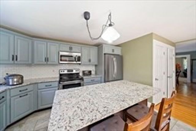 53 West St, Middleboro, MA 02346