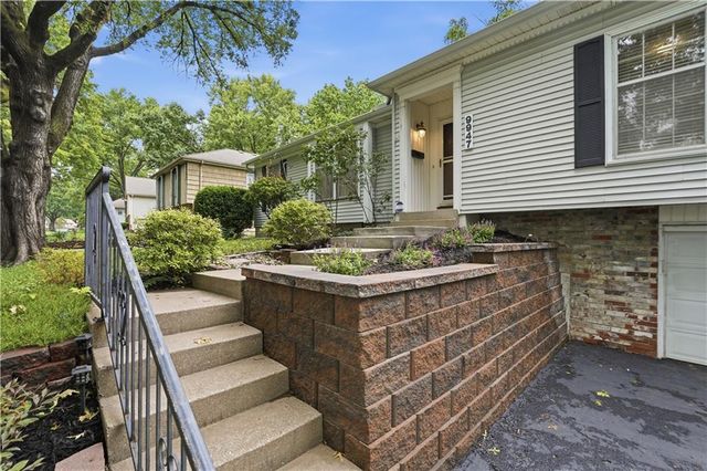 9947 Ballentine Street, Overland Park, KS 66214