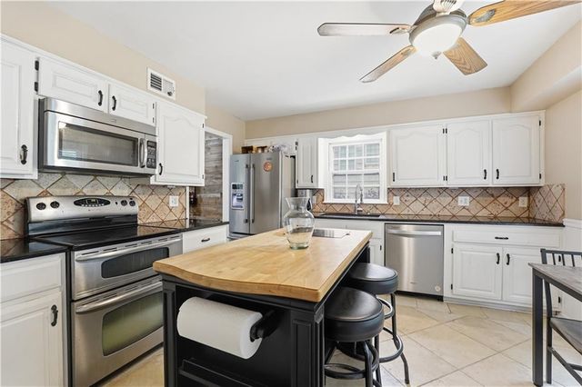 9947 Ballentine Street, Overland Park, KS 66214