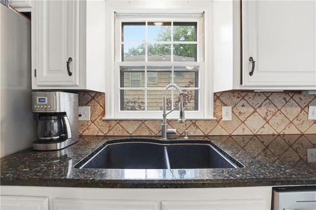9947 Ballentine Street, Overland Park, KS 66214