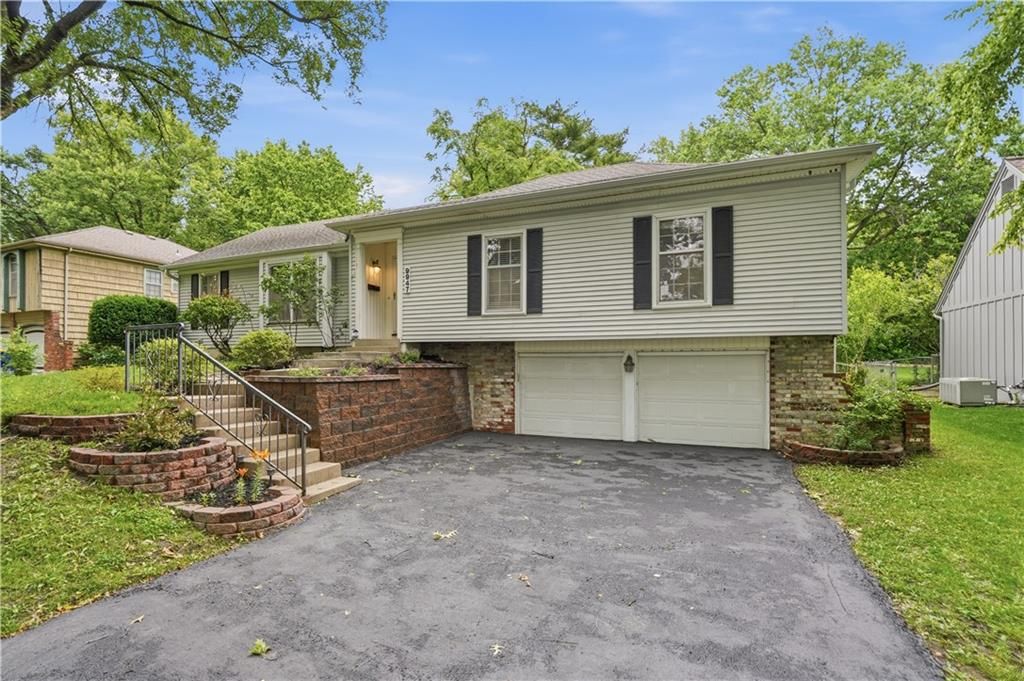 9947 Ballentine Street, Overland Park, KS 66214