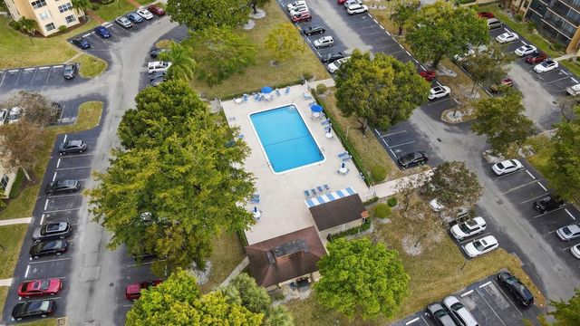 7080 Environ Boulevard 423, Lauderhill, FL 33319