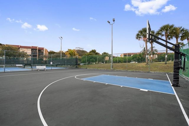 7080 Environ Boulevard 423, Lauderhill, FL 33319