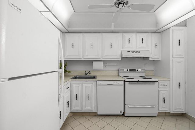 7080 Environ Boulevard 423, Lauderhill, FL 33319