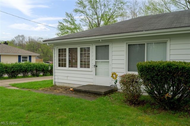 1603 Grandview Road, Lake Milton, OH 44429