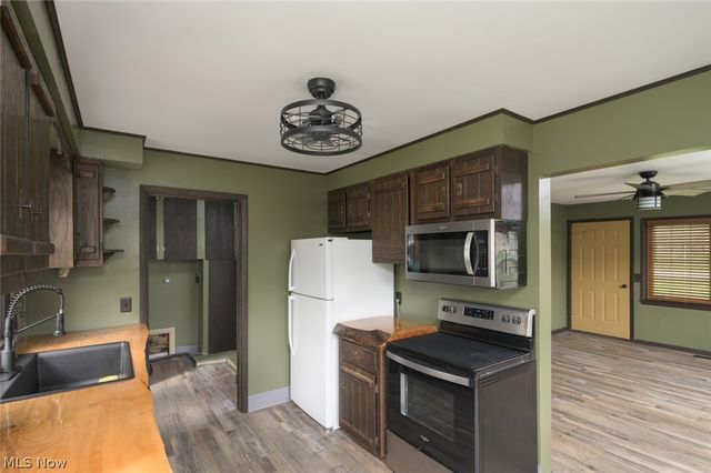1603 Grandview Road, Lake Milton, OH 44429