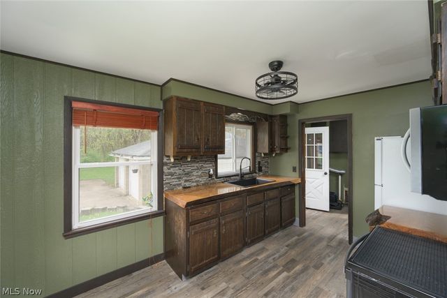 1603 Grandview Road, Lake Milton, OH 44429