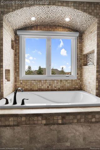 2757 Addison Circle N, Oakland Charter Township, MI 48306