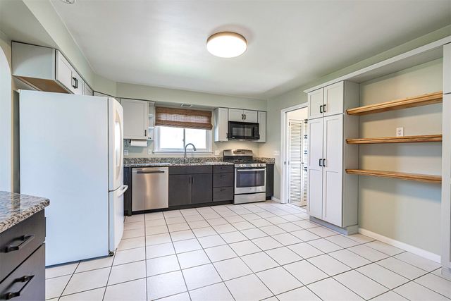 1725 W 40TH Street, Erie, PA 16509