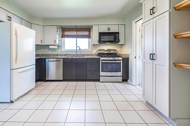 1725 W 40TH Street, Erie, PA 16509