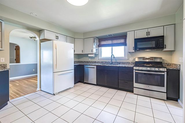 1725 W 40TH Street, Erie, PA 16509
