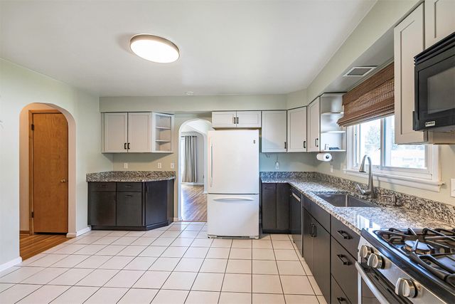1725 W 40TH Street, Erie, PA 16509