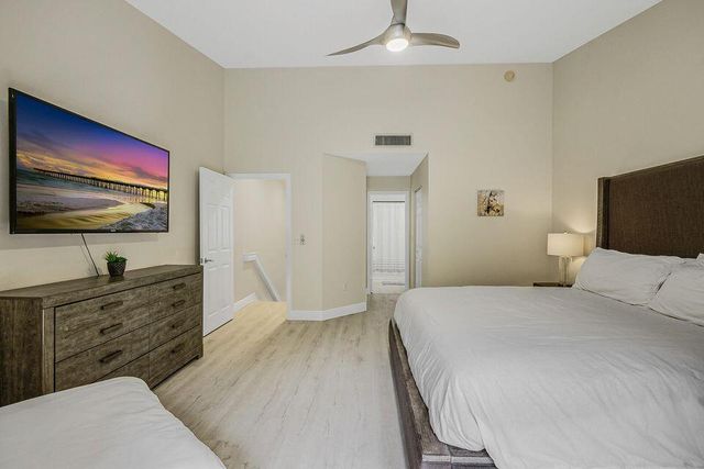 11785 St Andrews Place 104, Wellington, FL 33414