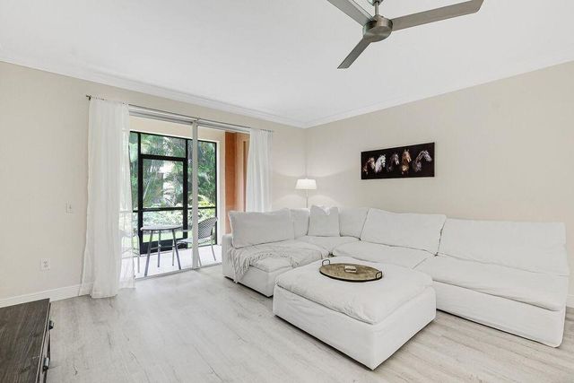 11785 St Andrews Place 104, Wellington, FL 33414