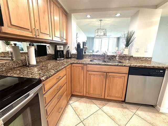 6081 BAHIA DEL MAR CIRCLE 154, St Petersburg, FL 33715