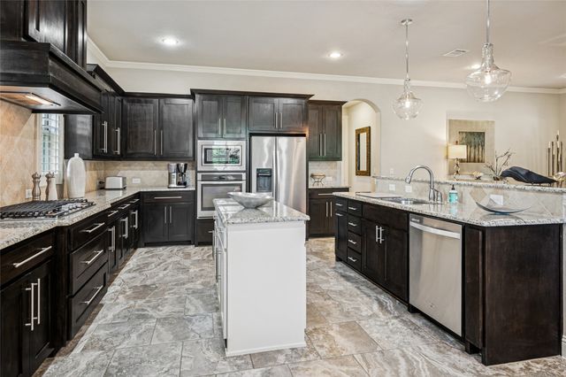 6709 S Fork Drive, North Richland Hills, TX 76182